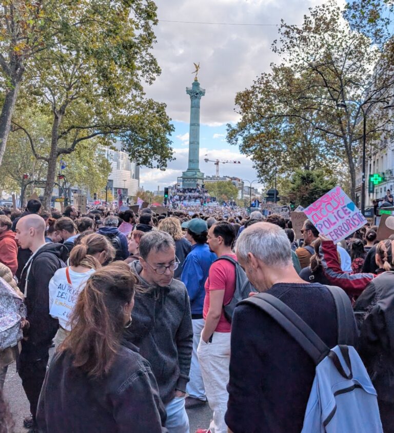 الطلاب الفرنسيون يستأنفون المظاهرات من أجل التعليم؛  الطلاب يطرحون مطالبهم، والحكومة تضطر إلى التفاوض.